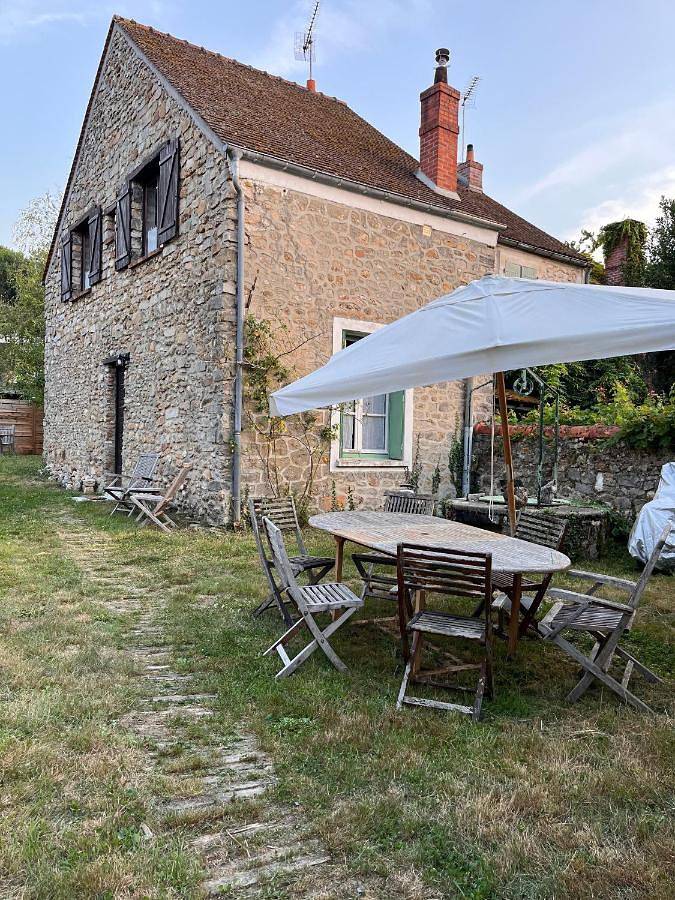 Location de vacances pour 5 personnes, avec Terrasse ainsi que Jardin et Vue à Janville-sur-Juine