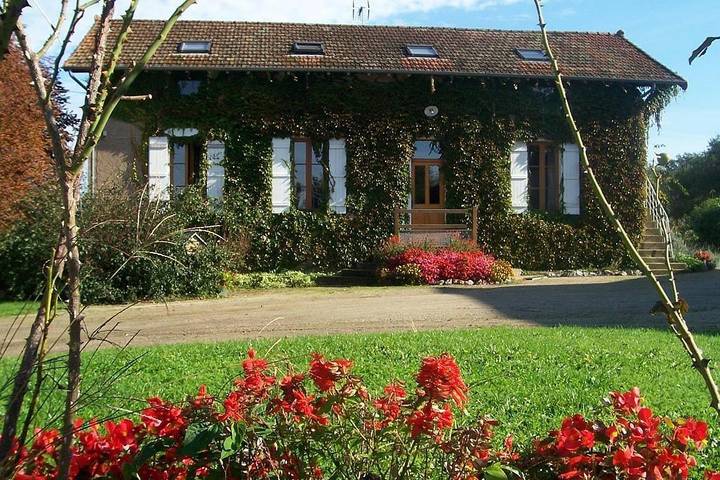 Chambre d’hôte pour 4 personnes, avec piscine et jardin dans Allier - 2