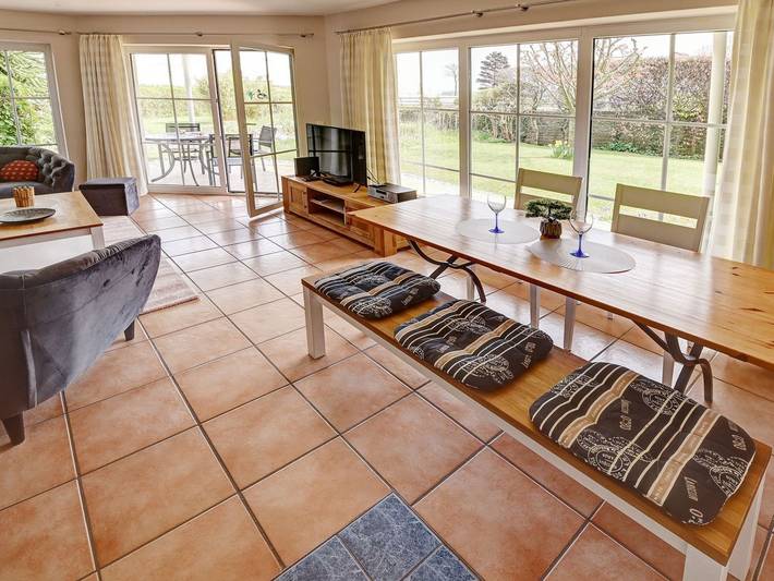 Ganze Ferienwohnung, Stranddomizil - Am Strand (App. 3) - elegantes Apartment für möblierte Kurzzeitmiete in Wassersleben, Harrislee