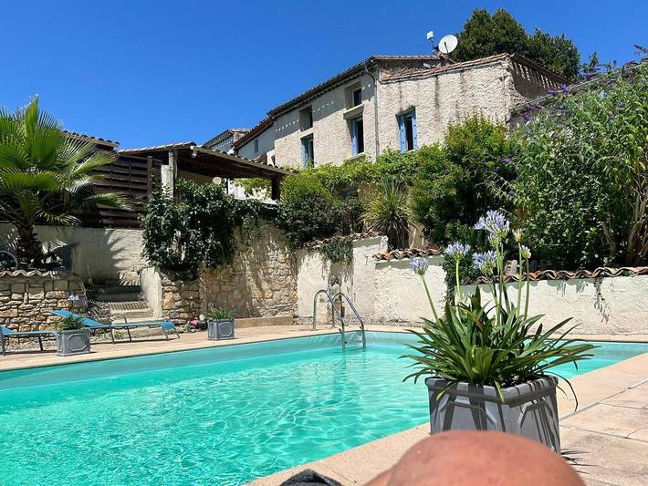 Location de vacances pour 6 personnes, avec jardin ainsi que piscine et terrasse, adapté aux familles à Villarzel-du-Razès