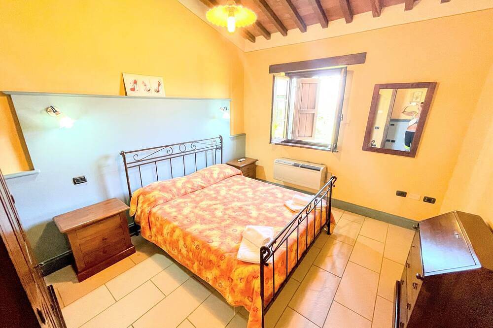 Entire apartment, Apt 5 Aircon, Wifi, infinity pool, Jacuzzi, gardens Incredible! Sleeps 4 in Spoleto, Perugia Province
