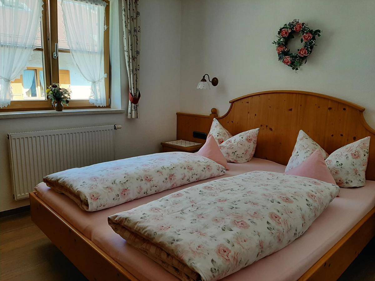 Ganze Wohnung, Landhaus Bergkristall - Sommer Bergbahnen inklusive in Rubi, Oberstdorf