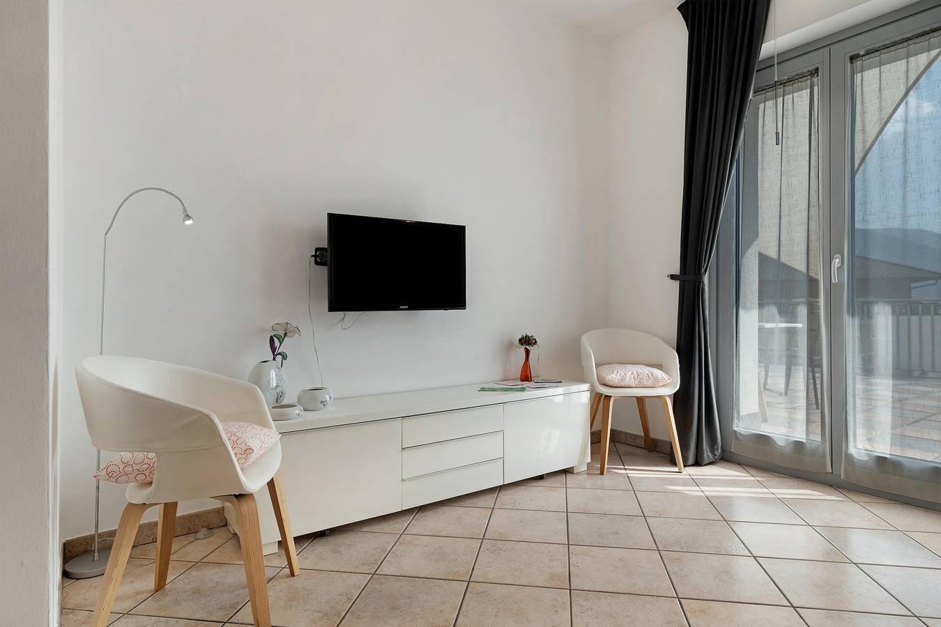 Appartamento intero, Appartamento per vacanze Ciclamino Superior Otto. Vista montagne, Wi-Fi e terrazza in Dorsino, Dolomiti di Brenta