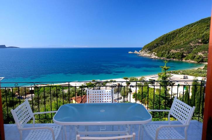 Apartment for 4 people, with Balcony and Terrace as well as Garden and View in Parga
