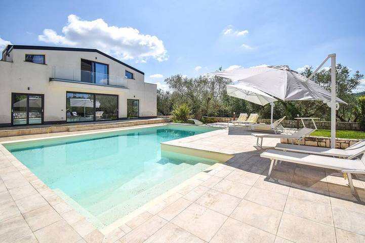 Holiday home for 11 people, with garden and terrace - 1