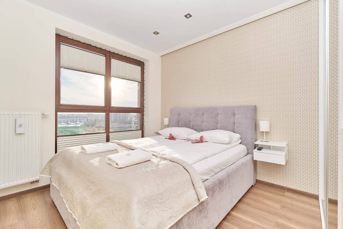 Ganze Wohnung, Bright Apartment with a Balcony | Parking in Breslau, Niederschlesien