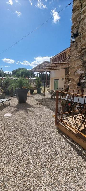Chambre d’hôte pour 2 personnes, avec piscine ainsi que terrasse et jardin à Valréas