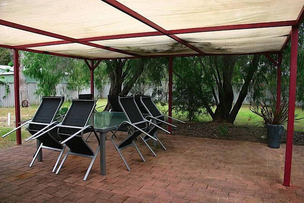 Holiday Home for 9 People in Dunsborough, Western Australia