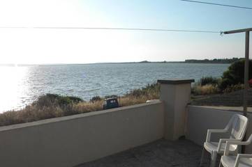 Gîte pour 5 personnes, avec vue sur le lac ainsi que vue et balcon à Cabras