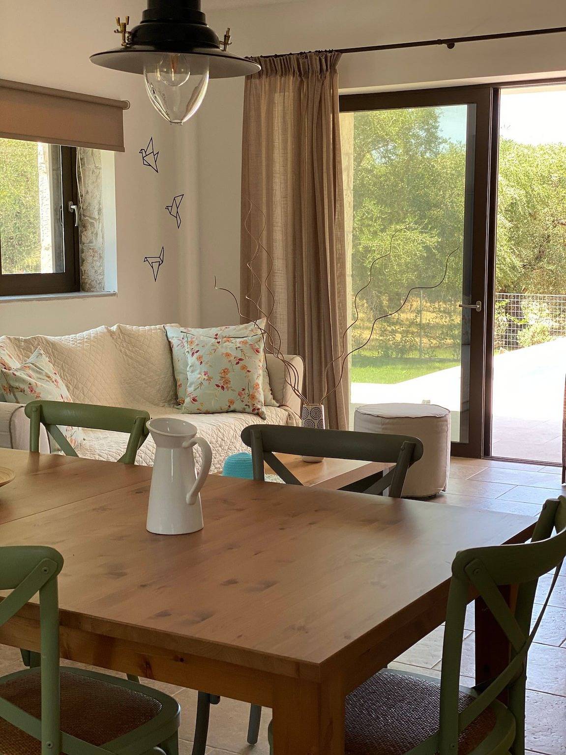 Splendid Zakynthos Villa | 3 Bedrooms | Villa Petlivia | En-suite Bathrooms | Walking Distance to Beach in Tragaki, Zante