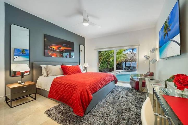 Bayfront Villa Heated Pool Amazing Views and Beach Access in North Bay Village, Florida