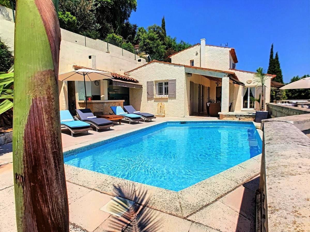 Three-Bedroom Villa (6 Adults) in Mandelieu-la-Napoule, Middellandse Zeekust (Frankrijk)