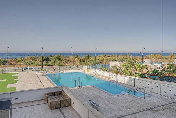 Entire apartment, Apartment 'Panorama Beach' with Sea View, Wi-Fi and Air Conditioning in Torrox Costa, Torrox