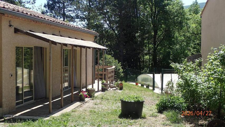 Location de vacances pour 4 personnes, avec piscine et jardin, animaux acceptés à Molières-Cavaillac