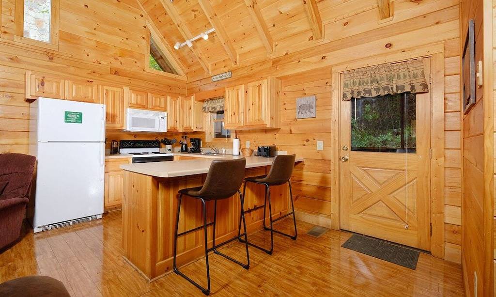 Log Cabin for 4 Guests in Pigeon Forge, Sevier County