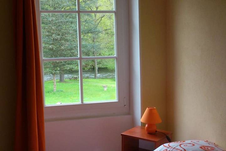 Location de vacances pour 9 personnes, avec jardin à Châteauneuf-les-Bains - 2