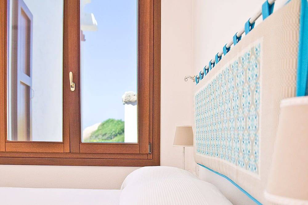 Villa fronte mare in prima fila con vista mare mozzafiato in Baia Santa Reparata, Santa Reparata