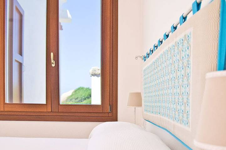 Villa fronte mare in prima fila con vista mare mozzafiato in Baia Santa Reparata, Santa Teresa Gallura