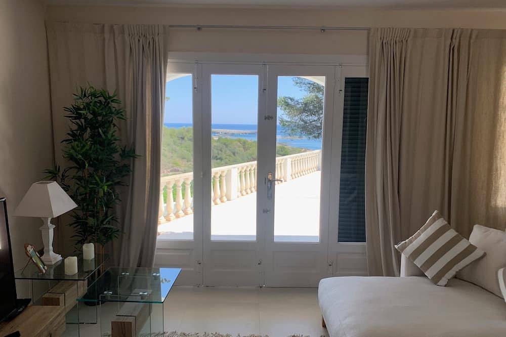 Villa with sea views, 4 bedrooms, free Wifi in Binisafua, Sant Lluís