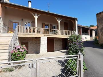 Gîte pour 2 personnes, avec terrasse dans Jalogny