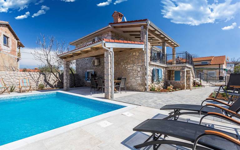 Ferienwohnung für 6 Personen, mit Balkon/Terrasse und Terrasse sowie Garten und Pool auf Krk