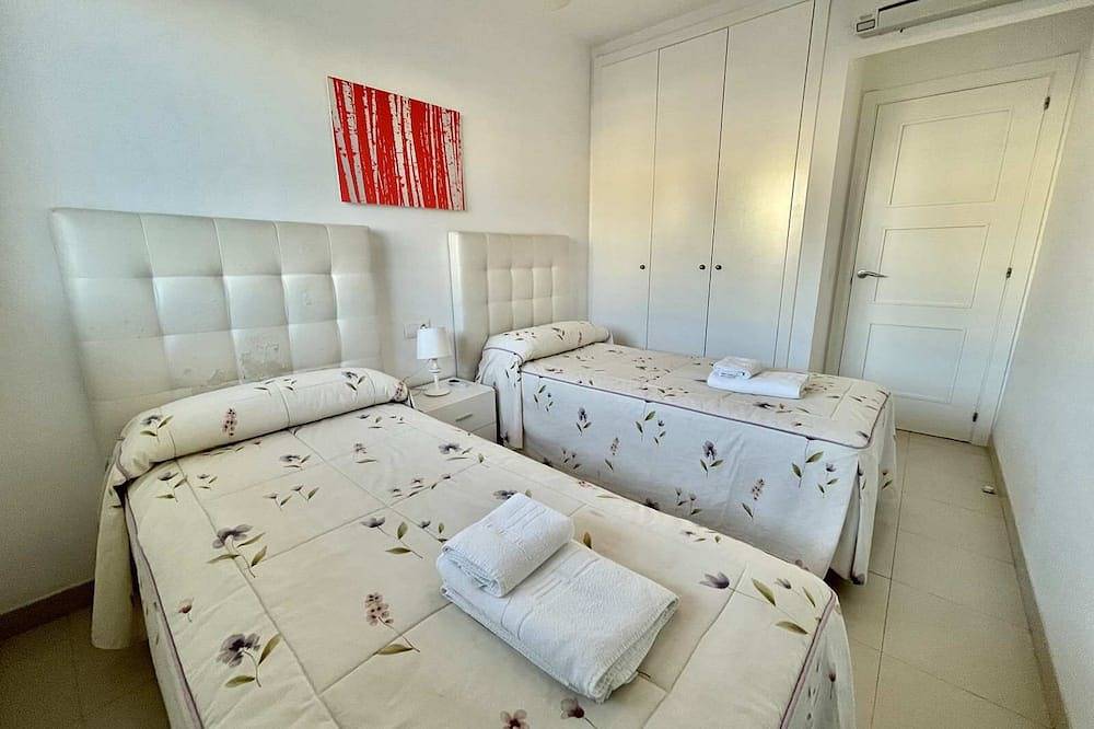 Entire apartment, 3 bedrooms with free parking in Plaza de España in Nerja Centre, Nerja