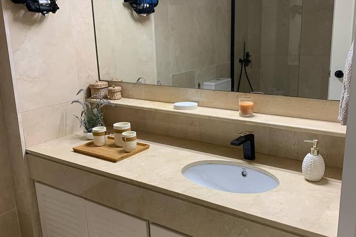 Entire apartment, Ale Maison Cozy Penthouse Studio in Marina Sotogrande. 20 metres to the Beach in Sotogrande, San Roque