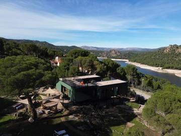 Casa rural para 8 personas, con vistas al lago además de vistas y jardín, Se admiten mascotas en San Martín de Valdeiglesias