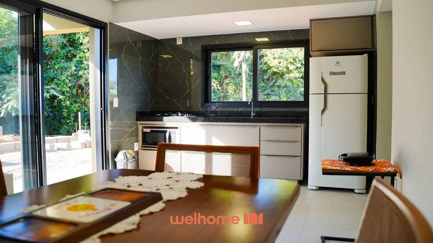 Casas e apartamentos de temporada para 3 pessoas, com jardim e vista para o lago em Delfinópolis