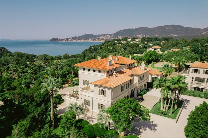 Villa für 22 Personen, mit Whirlpool und Terrasse sowie Garten