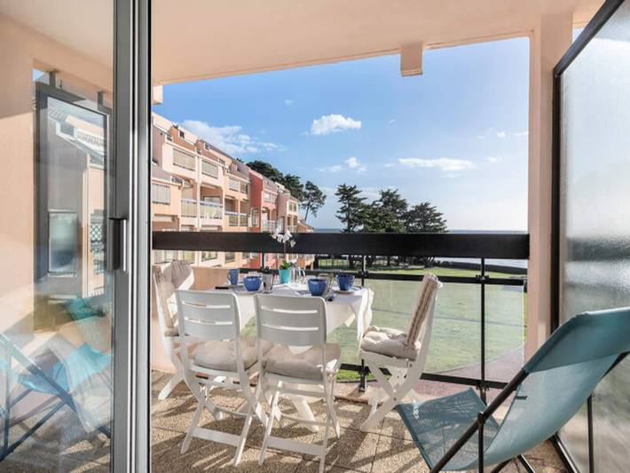 Gîte pour 4 personnes, avec balcon, adapté aux familles dans Plage de La Birochère