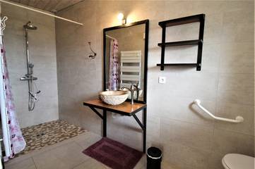 Gîte pour 6 Personnes dans Quincié-en-Beaujolais, Beaujolais, Photo 3