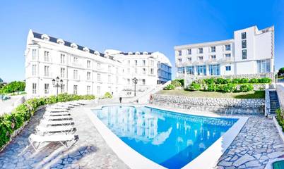 Hôtel pour 2 personnes, avec jardin ainsi que piscine et vue à Suances