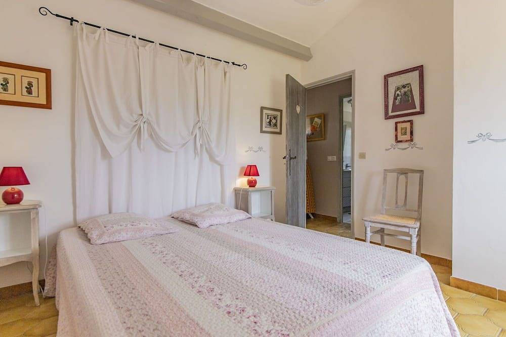 Schönes alleinstehendes Ferienhaus für 6 Leute mit Klimaanlage, privatem Pool, Tv und Terrasse in Gargas, Regionaler Naturpark Luberon