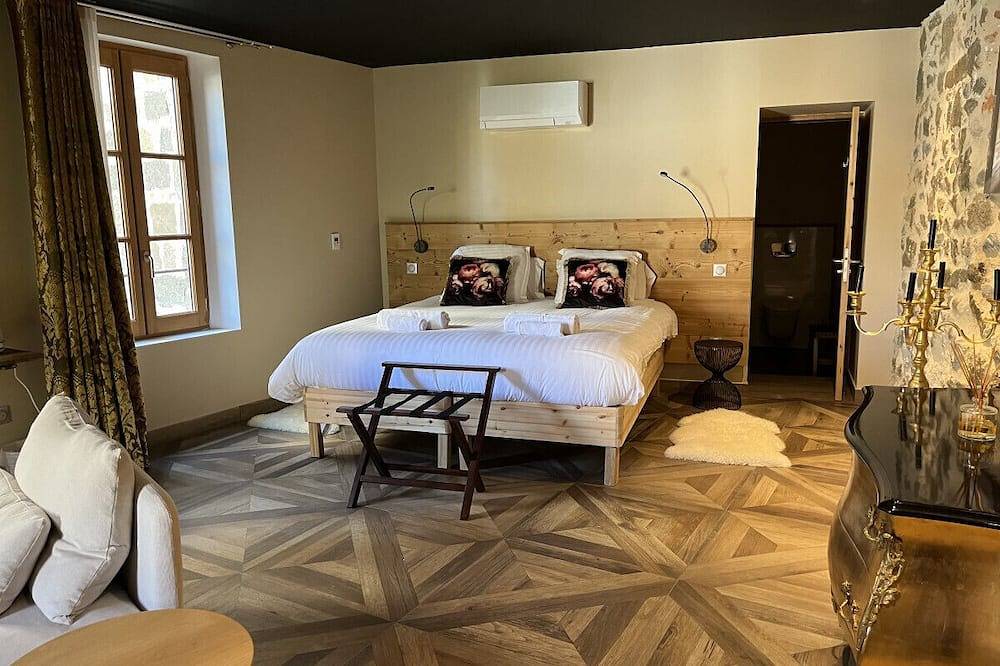 Le 19 - Chambre Chapelle 43m2 | Centre Historique | Clim in Langeac, Alto Loira