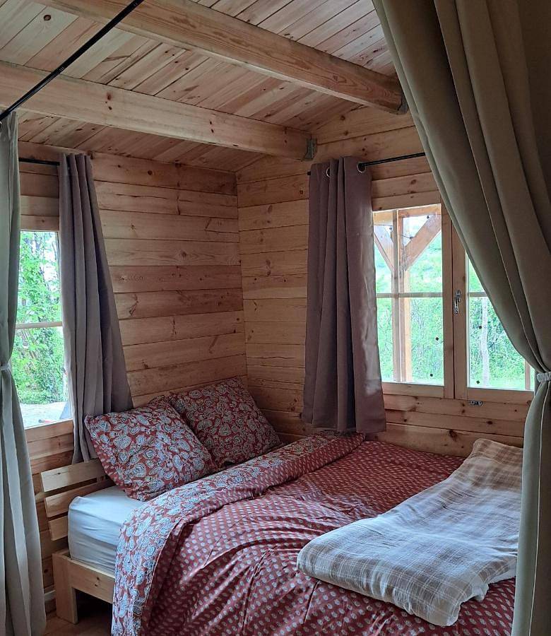 Wooden Cabin - La Fleurie - on Campsite in Saint Robert, Camping Florecer in Segonzac (Corrèze), Région de Brive-la-Gaillarde
