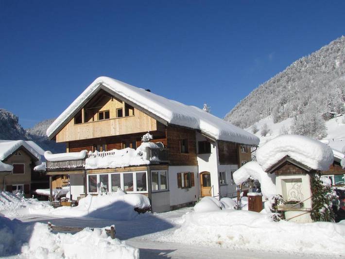 Ferienwohnung für 2 Personen, mit Terrasse und Garten sowie Ausblick in Mellau