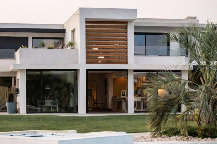 Location de vacances pour 8 personnes, avec jacuzzi et jardin dans Allianz Riviera