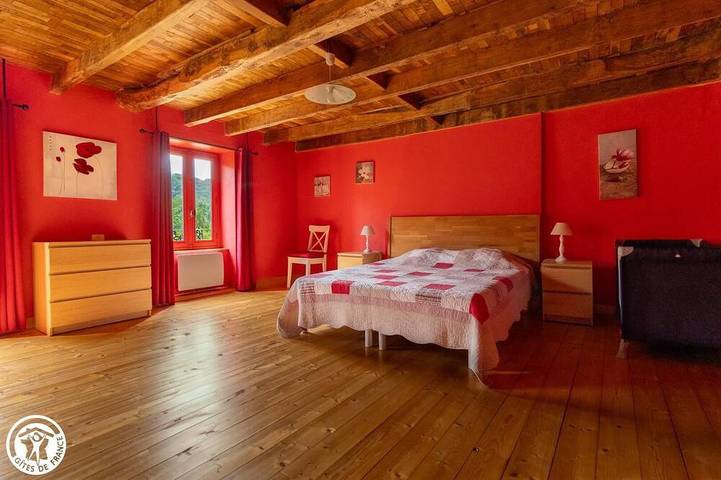 Location de vacances pour 9 personnes, avec balcon et jardin à Blot-l'Église - 4