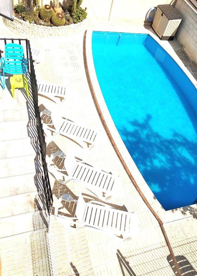 Casa de huéspuedes para 5 personas, con vistas además de piscina y jardín en Gandía