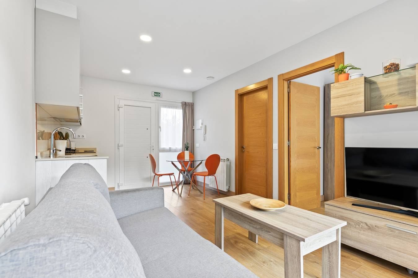 Appartement '2 Jardin 2 - El Sablon' met uitzicht op de bergen, een eigen terras en een eigen tuin, foto 13
