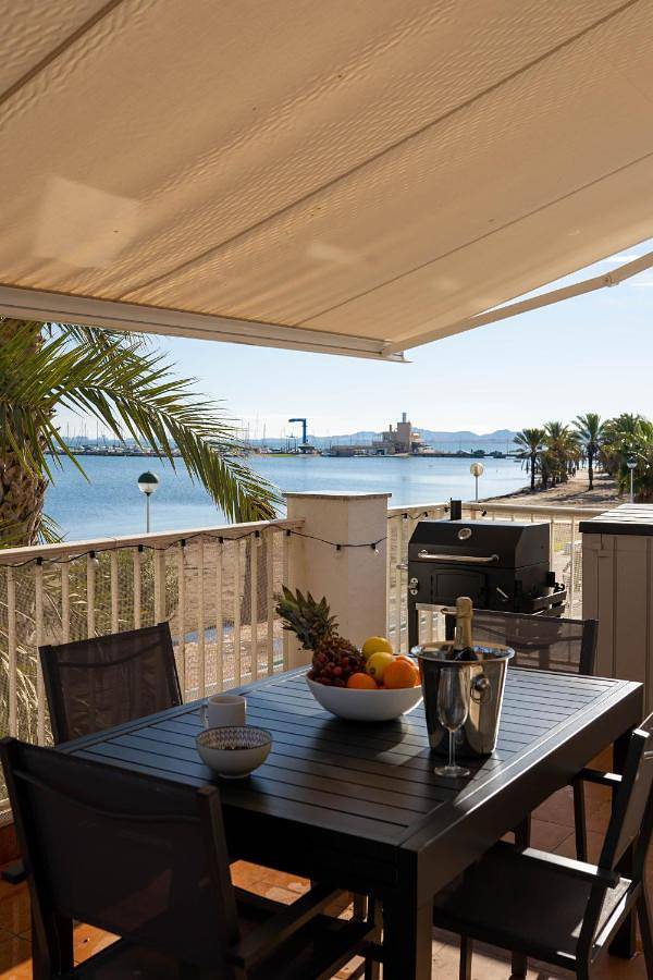 Ferienwohnung für 4 Personen, mit Balkon und Terrasse sowie Ausblick in Los Urrutias