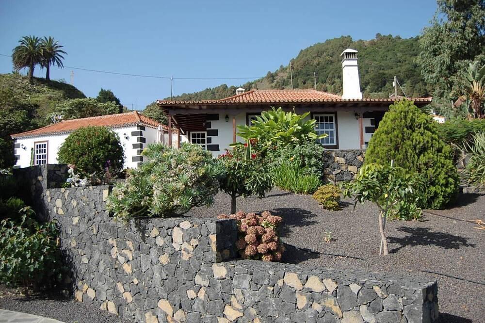 Ganze Wohnung, Ferienhaus Tres Pinos: Ihr rustikales Heim mit Meer- und Bergblick in in Monte de Breña, Breña Baja