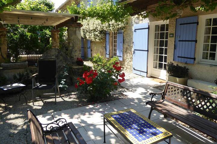 Ferienhaus für 8 Personen, mit Terrasse und Garten sowie Pool