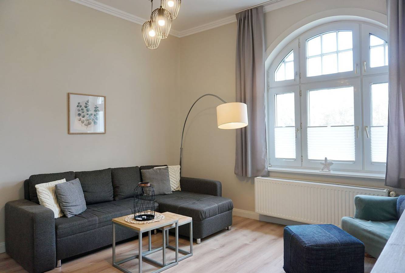 Ganze Wohnung, Genießen Sie  besonderen Charme dieser Wohnung durch die schönen Rundbogenfenster im alten Bäderstil in Westerland, Sylt (Gemeinde)