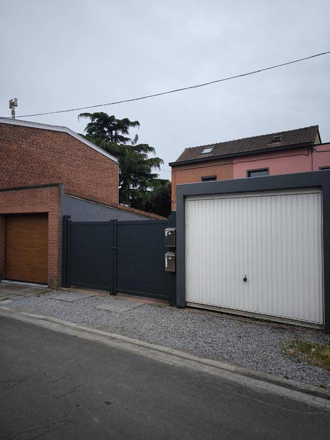 Chambre d’hôte pour 2 personnes, avec jardin à Charleroi