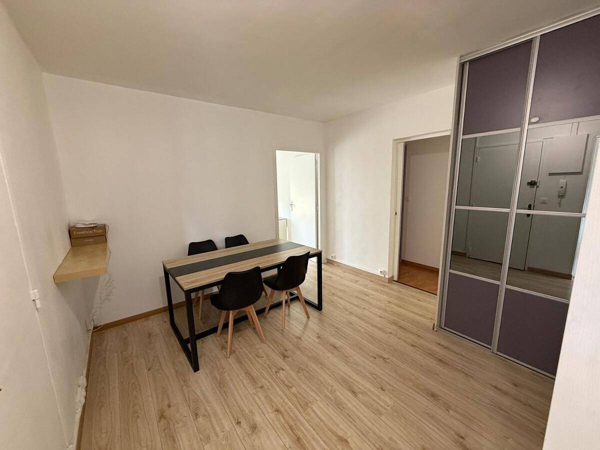 Appartement entier, Apartment in Saint-Herblain, Région de Nantes