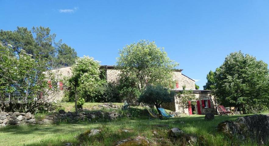 Maison d’hôte pour 2 personnes, avec Terrasse et Jardin ainsi que Piscine et Vue à Rosières (Ardèche)