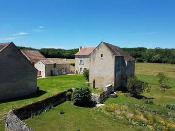 Gîte pour 12 personnes, avec piscine ainsi que jardin et terrasse à Haims