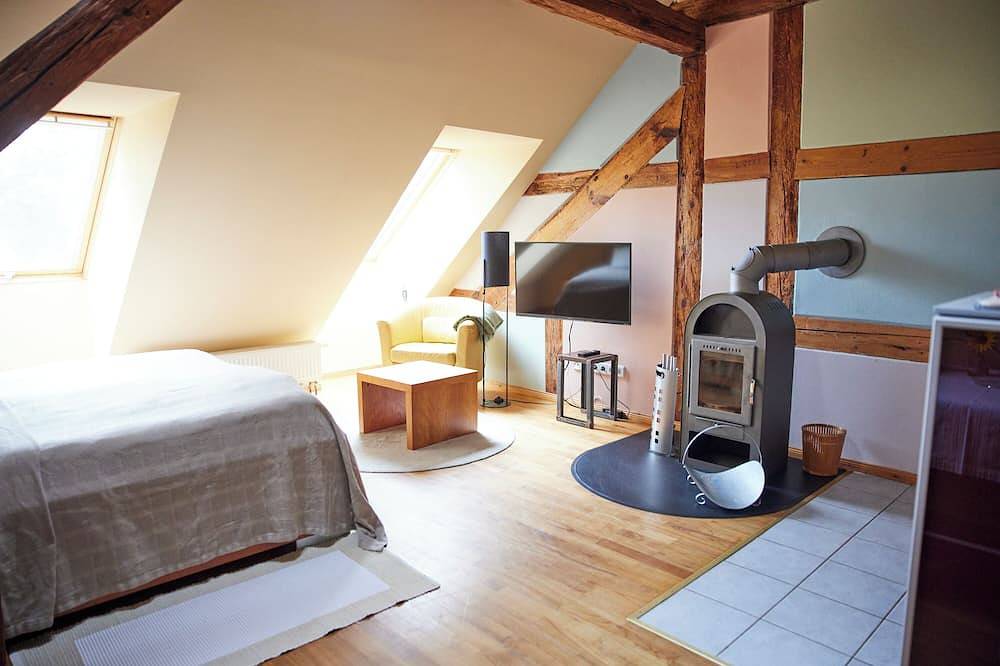 Ganze Wohnung, Studio 6 · Träumerei – Ruhiges Studio im gräflichen Forsthaus in Temmen-Ringenwalde, Barnimerland Region
